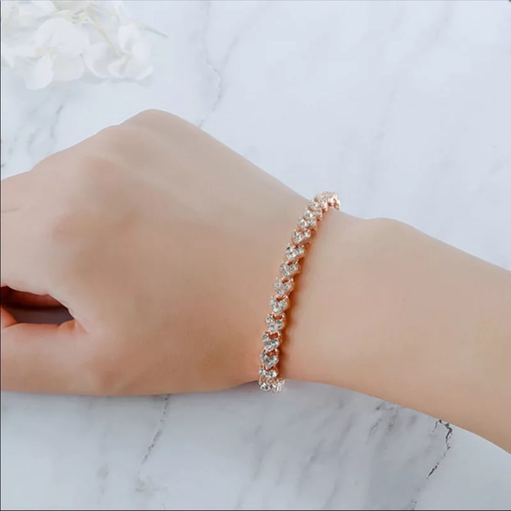 🌟Fashion Luxury Rose Gold Plated Zircon Bracelet